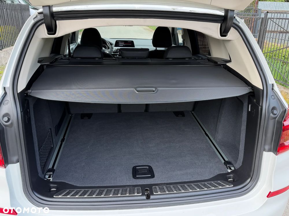 BMW X3 xDrive20i GPF Advantage - 35