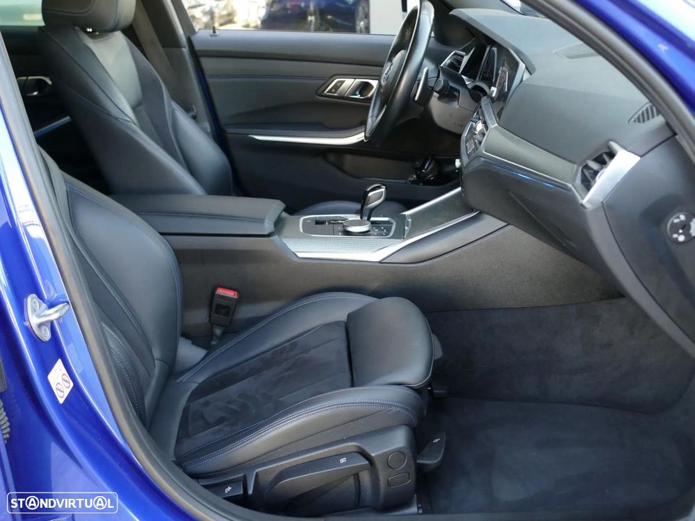 BMW 330 e Pack Desportivo M Auto - 31