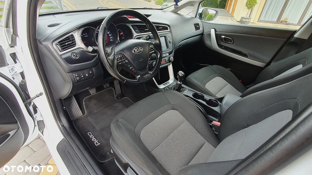 Kia Ceed 1.6 CRDi 136 ISG Platinum Edition - 26