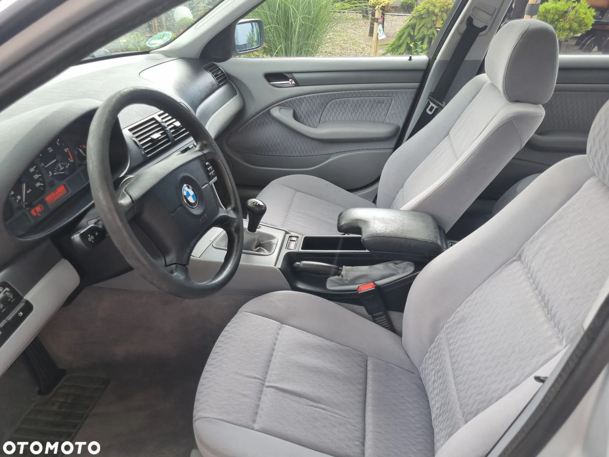 BMW Seria 3 318i - 18