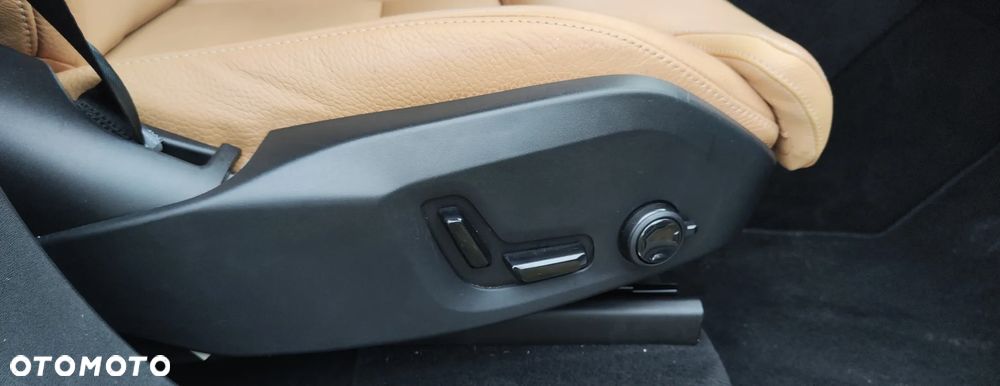 Volvo XC 90 T8 AWD Plug-In Hybrid Momentum 7os - 24
