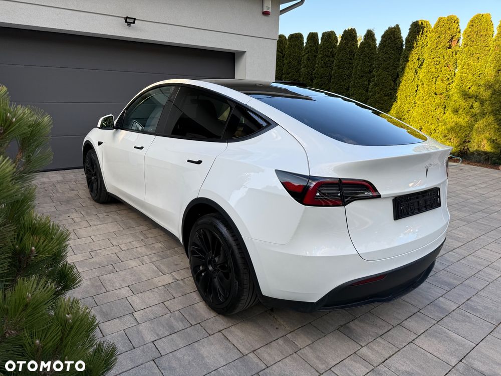 Tesla Model Y - 3