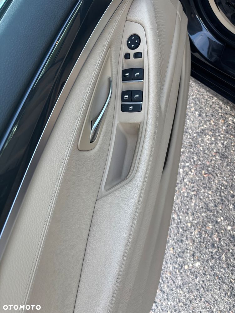 BMW Seria 5 528i xDrive - 13