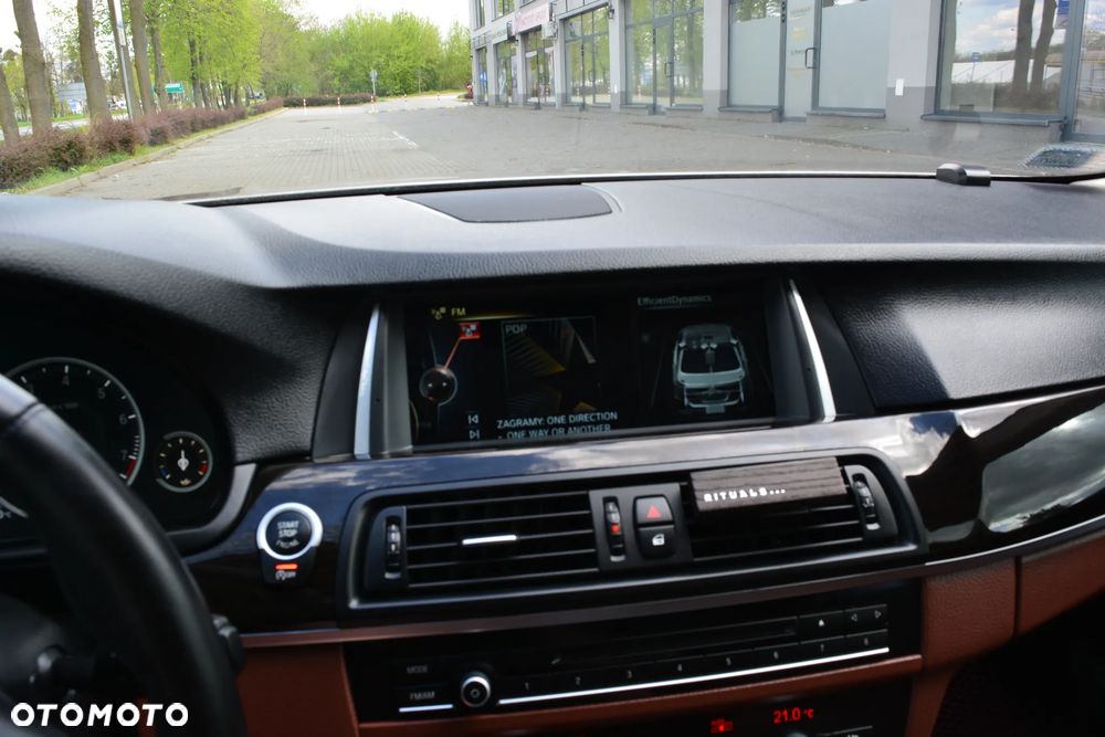 BMW Seria 5 528i xDrive Luxury Line - 13