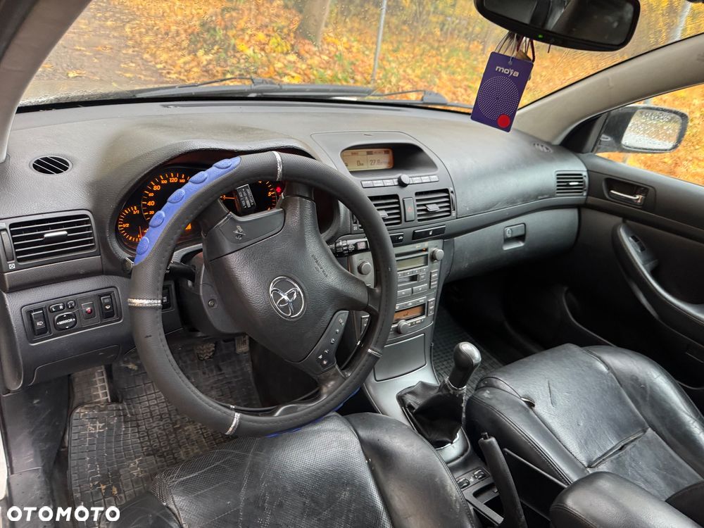 Toyota Avensis - 5