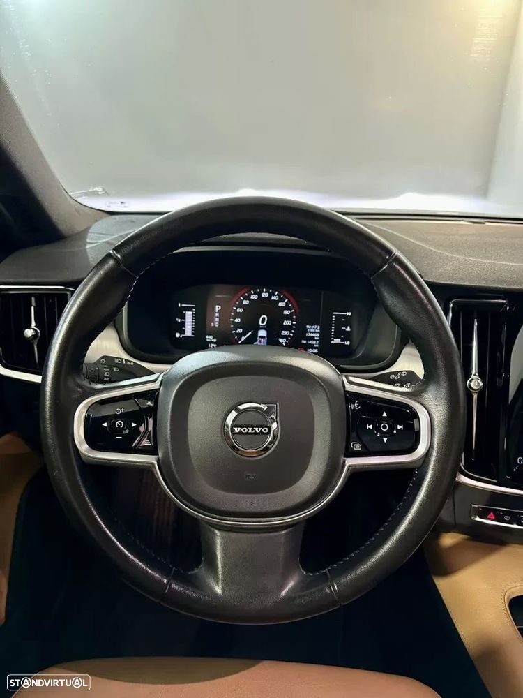 Volvo V90 2.0 D4 Momentum Geartronic - 12