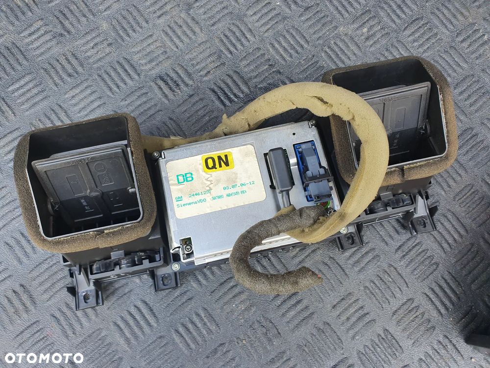 RADIO ODTWARZACZ + WYŚWIETLACZ NAWIGACJI  OPEL VECTRA C 13188477 24461297 - 5