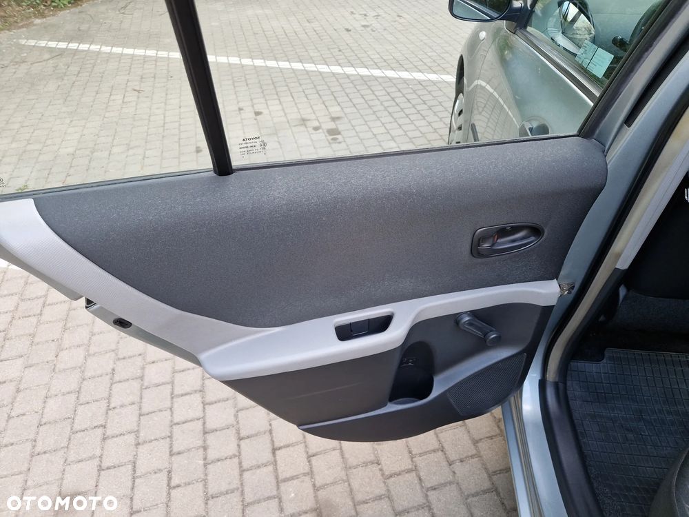 Toyota Yaris 1.0 Terra - 11