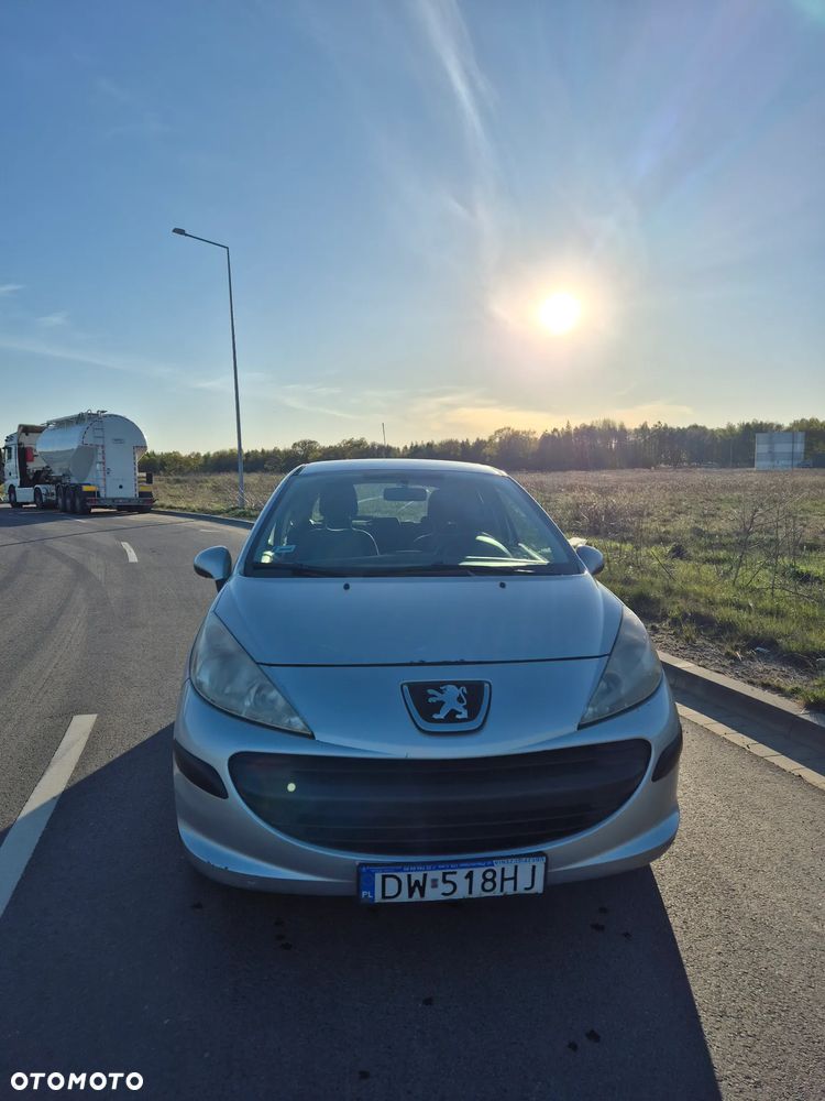 Peugeot 207 1.4 HDi Presence - 4