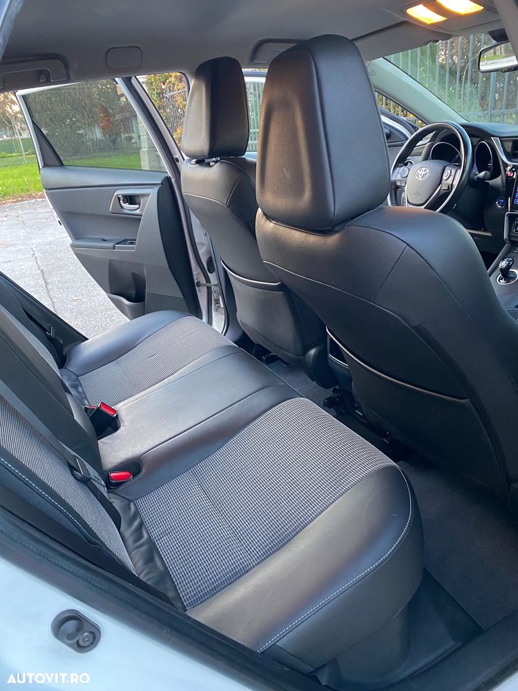 Toyota Auris 1.8 L VVT-i Hybrid Sol + - 10