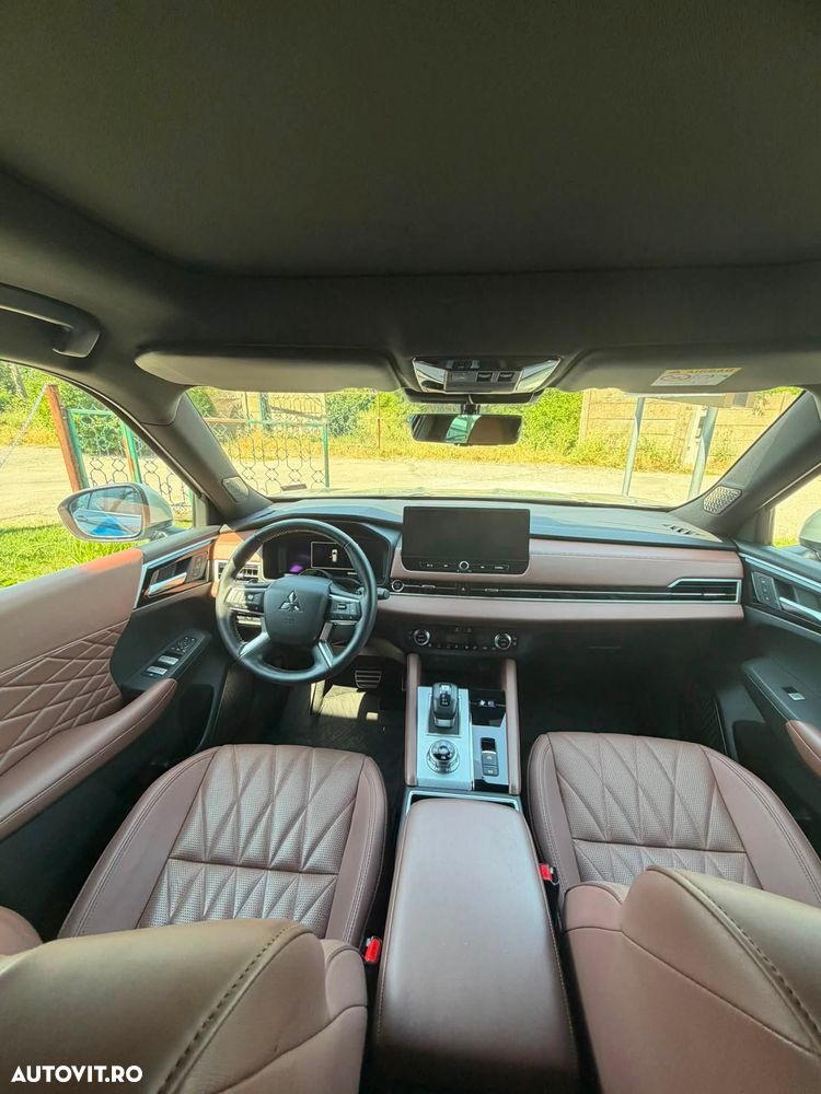 Mitsubishi Outlander 2.4 L 4X4 PHEV Instyle Ultimate - 10