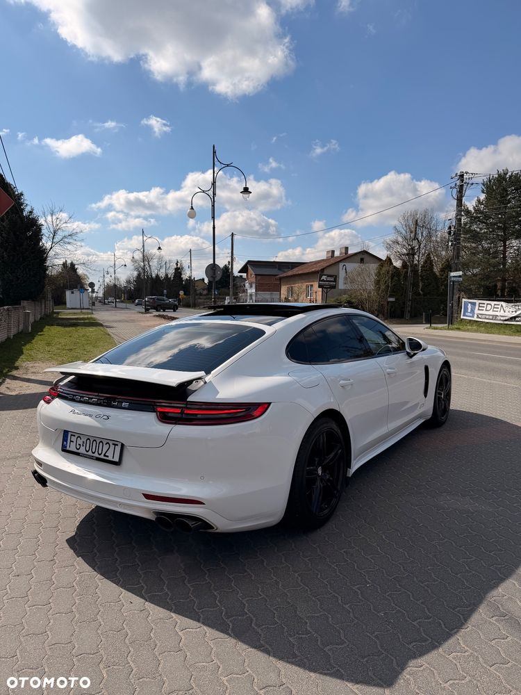 Porsche Panamera 4 - 8