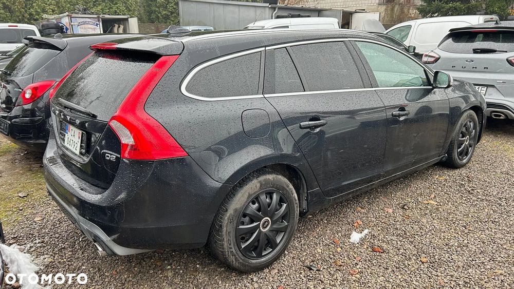 Volvo V60 D2 R-Design - 4