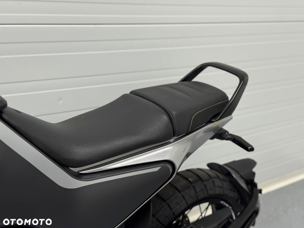 Husqvarna Svartpilen - 18