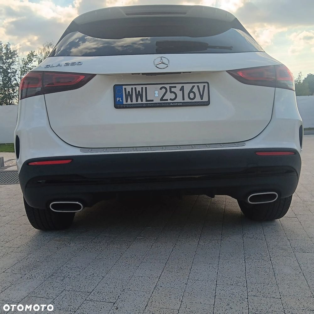 Mercedes-Benz GLA 250 8G-DCT AMG Line - 10