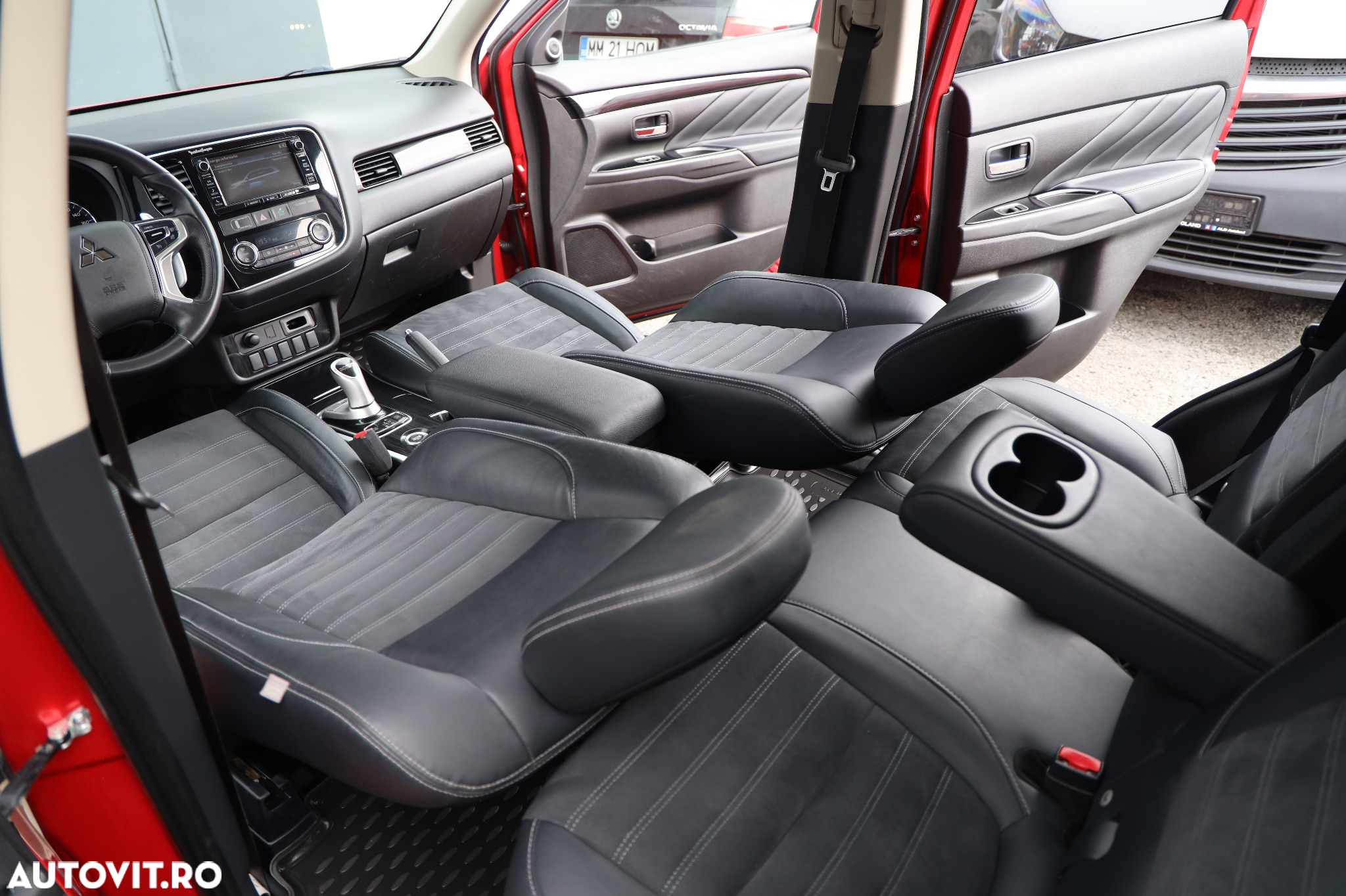 Mitsubishi Outlander 2.0 4WD Plug-In Hybrid - 10