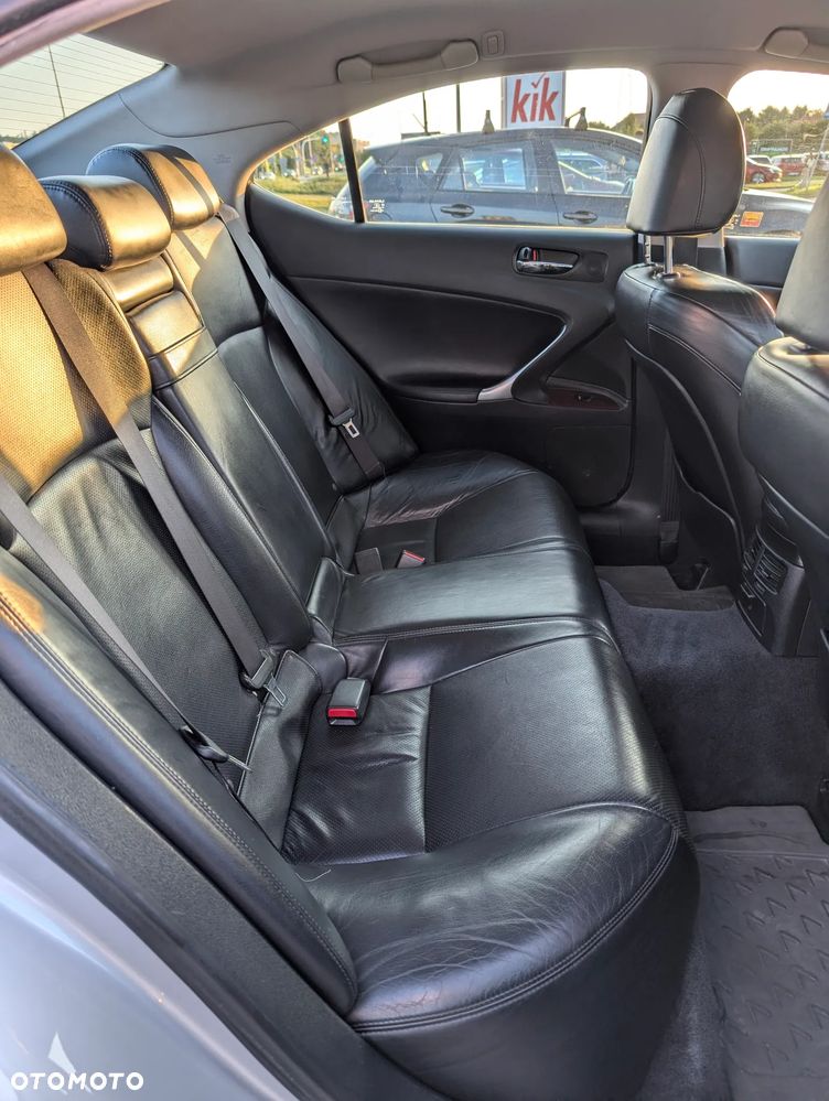 Lexus IS 220 D Prestige - 17