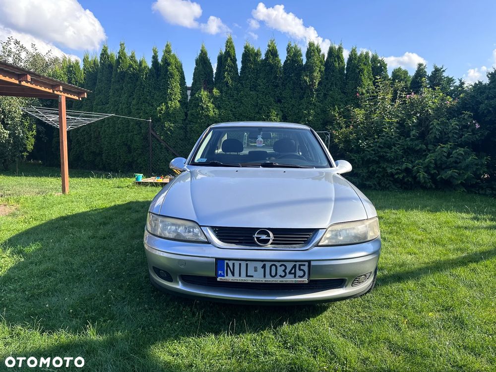 Opel Vectra 1.8 CDX - 3