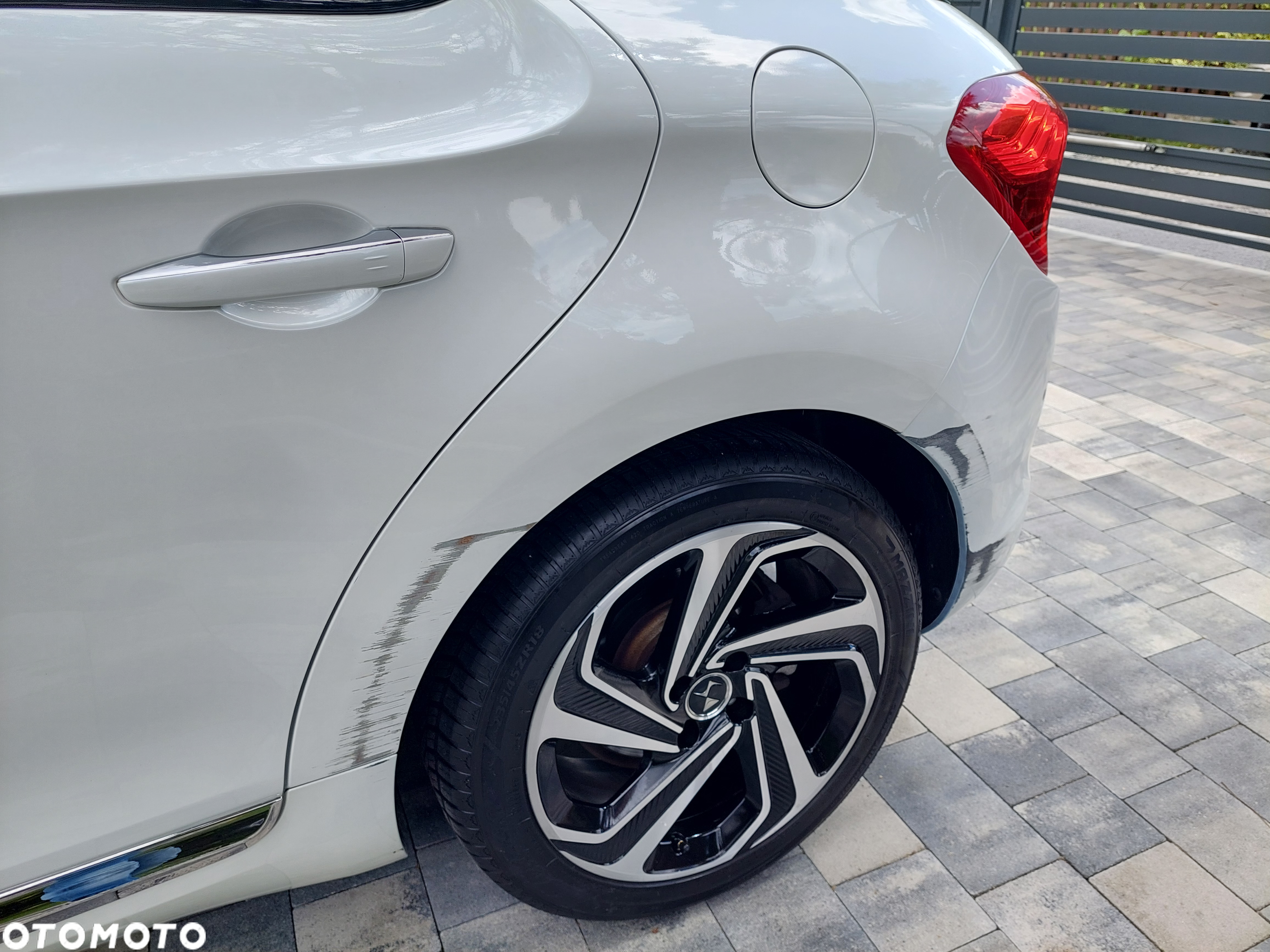 Citroën DS5 Hybrid4 EGS6 SportChic - 11