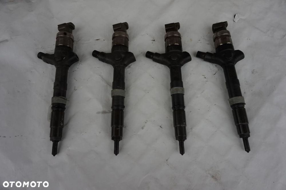 WTRYSK 2.0 D4D TOYOTA AVENSIS COROLLA E12 VERSO 23670-0G010 - 4