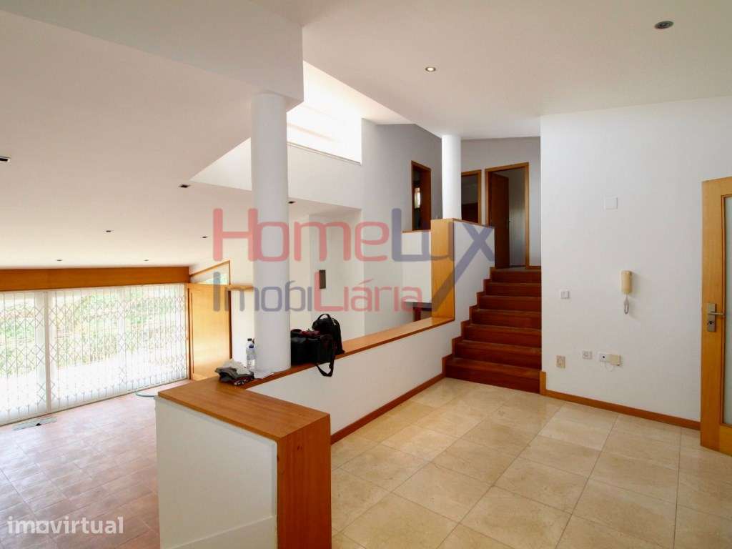 Moradia T4 de Arquitetura Distinta em Parada de Todeia (Paredes) - Grande imagem: 4/46