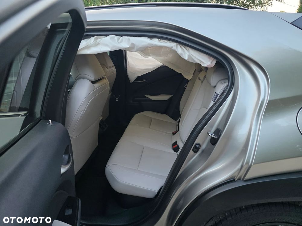 Lexus UX 250h GPF F Impression 2WD - 12