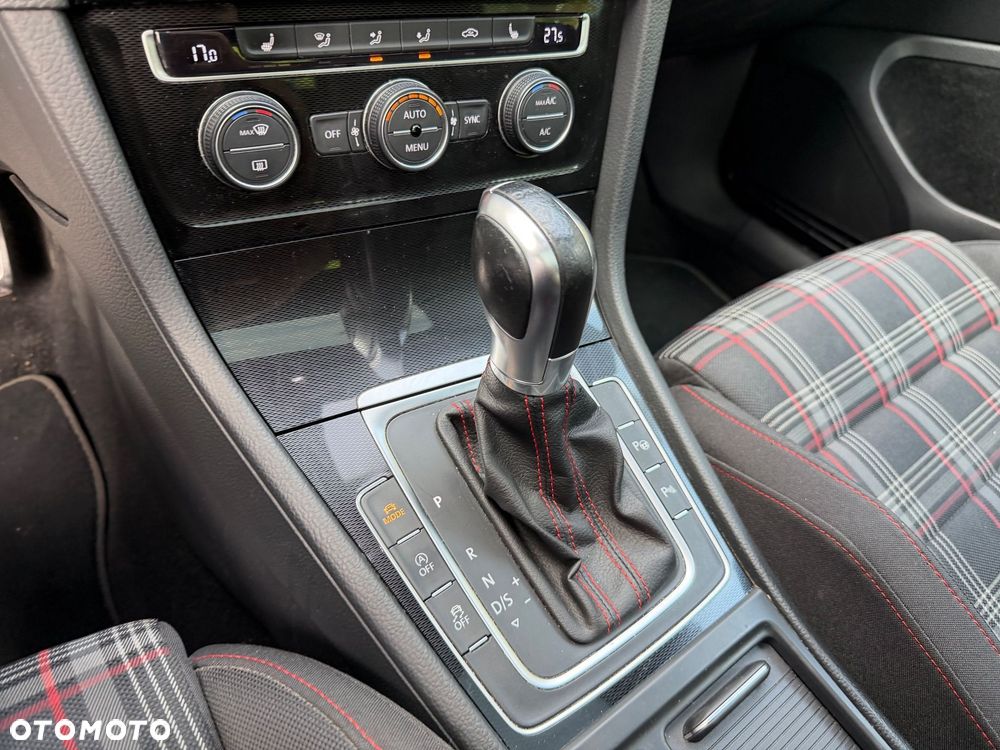 Volkswagen Golf GTI Performance BlueMotion Technology DSG - 31