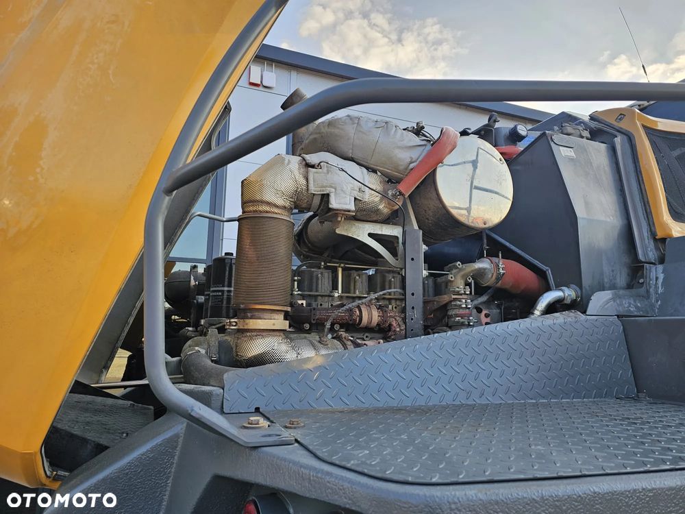 Liebherr L586 XPOWER 2020r - 17