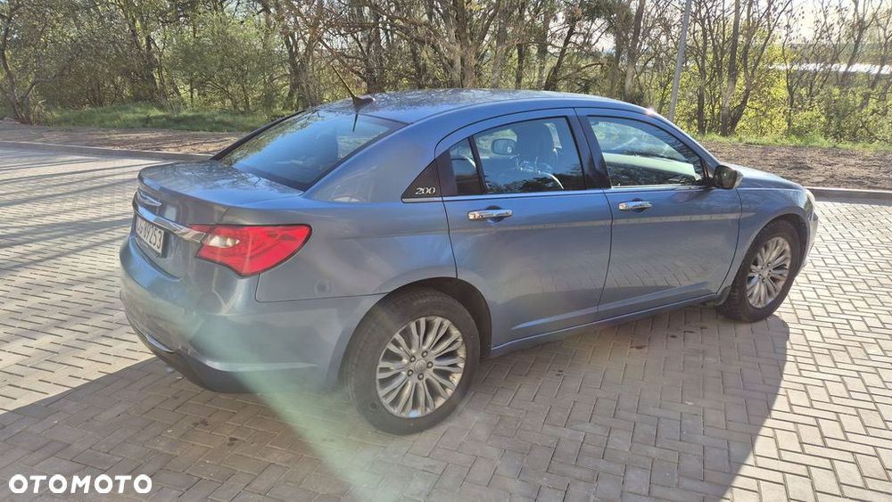 Chrysler 200 - 5