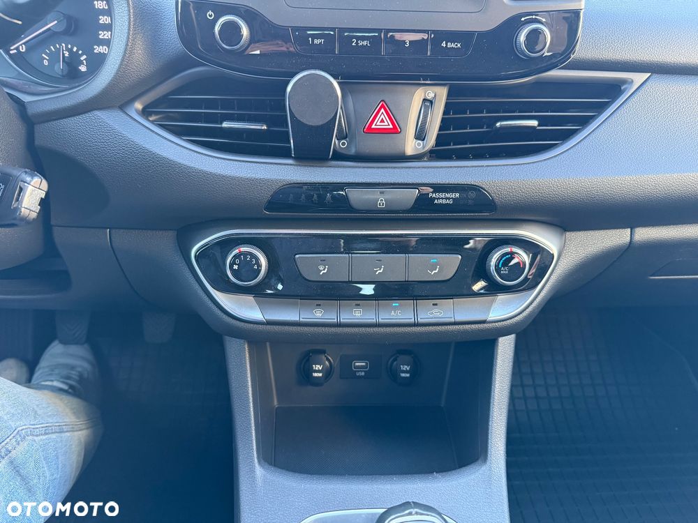 Hyundai i30 1.5 DPI Smart - 11