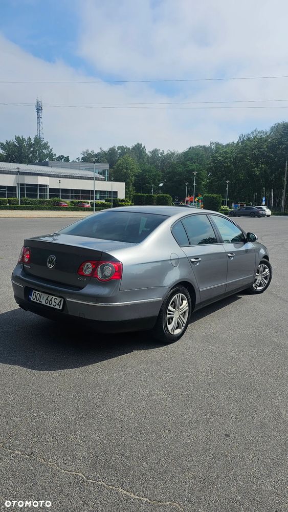Volkswagen Passat 2.0 TDI Comfortline - 4