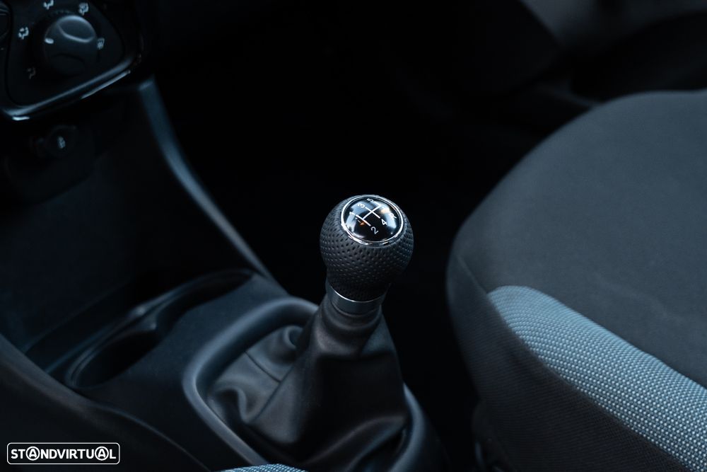 Toyota Aygo x-play Eco - 12