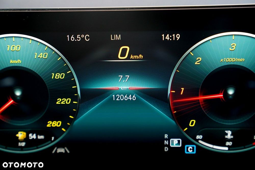 Mercedes-Benz GLB - 32