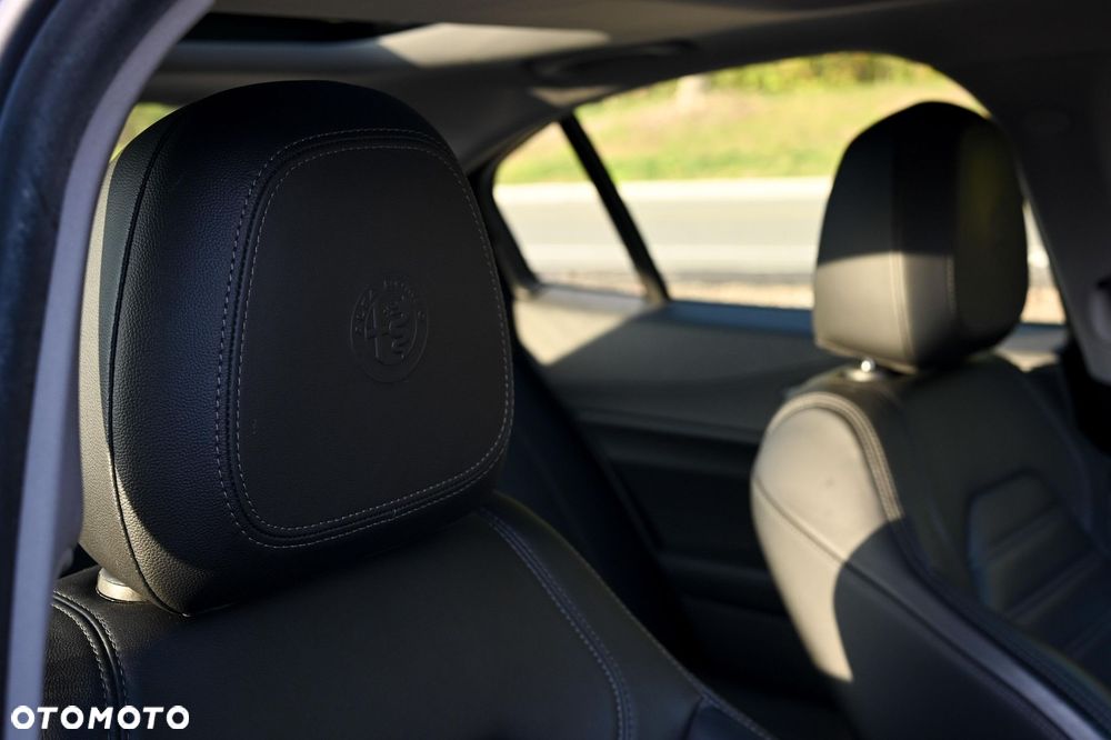 Alfa Romeo Giulia 2.0 Turbo 16V AT8-Q4 Veloce Ti - 31