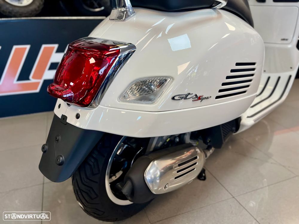 Piaggio Vespa GTS 125 - 10