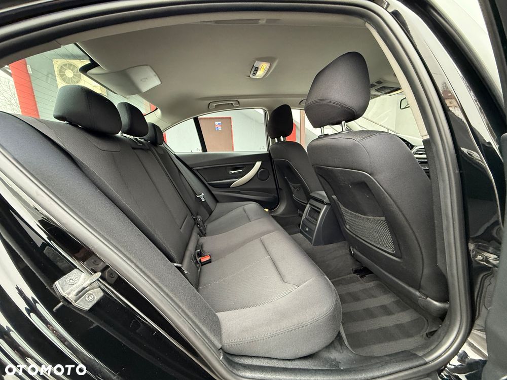 BMW Seria 3 316d - 26