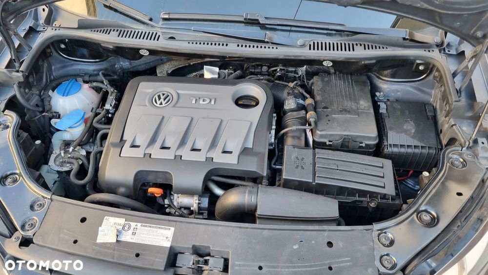 Volkswagen Touran 1.6 TDI DPF BlueMotion Technology Comfortline - 8