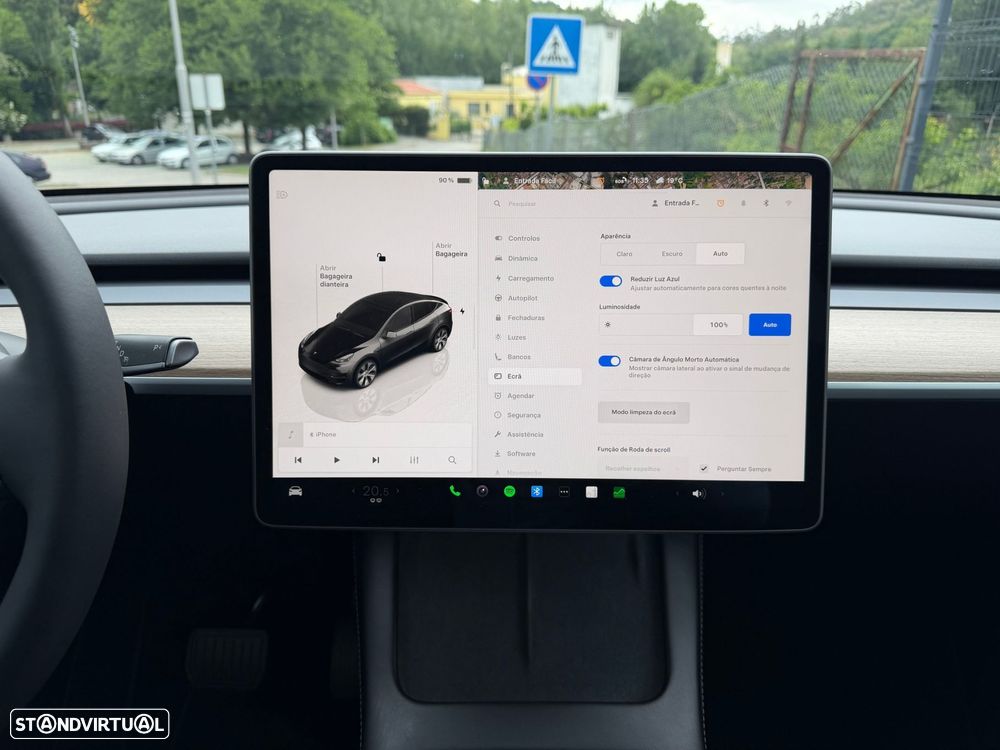Tesla Model Y - 33