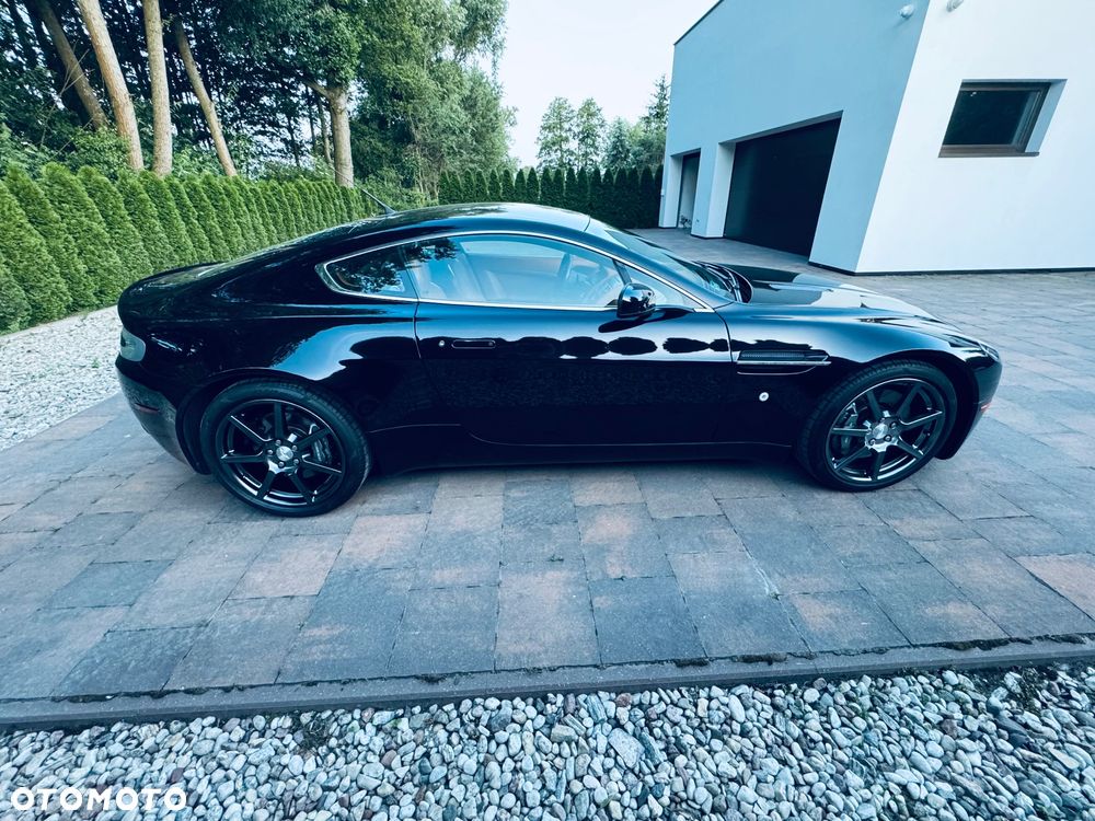 Aston Martin V8 Vantage - 7