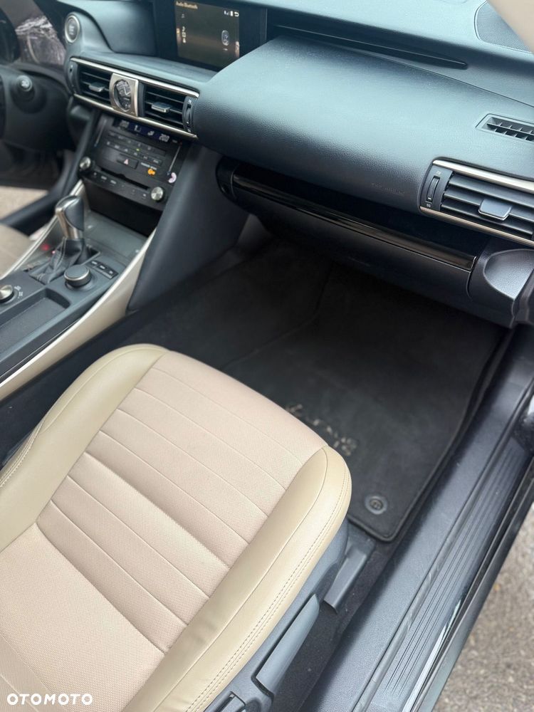 Lexus IS 200t Elegance - 17