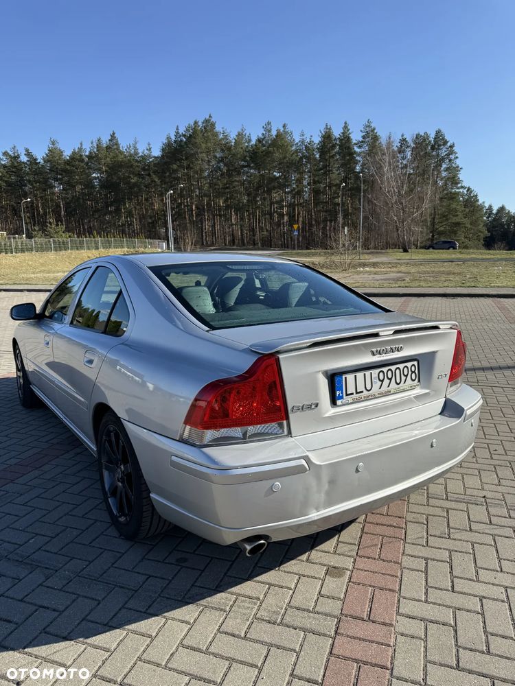 Volvo S60 2.5T Momentum - 6