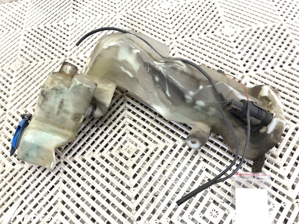 ZBIORNICZEK SPRYSKIWACZY  AUDI A4 B6 (8E2) 2000 - 2005 2.0 96 kW [130 KM] benzyna 2000 - 2004 - 3