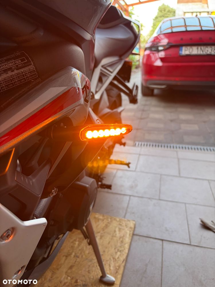 Triumph Street Triple - 14