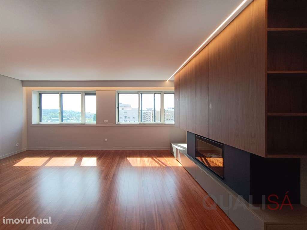 Apartamento T4 duplex penthouse remodelado, com terraço e garagem p... - Grande imagem: 3/56