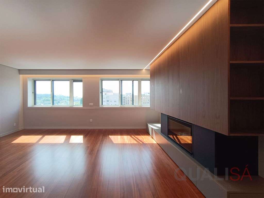 Apartamento T4 duplex penthouse remodelado, com terraço e garagem p... - Grande imagem: 3/55