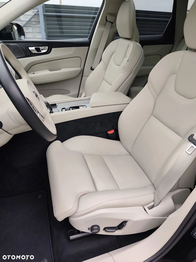 Volvo XC 60 T6 Plug-In Hybrid AWD Plus Dark - 7