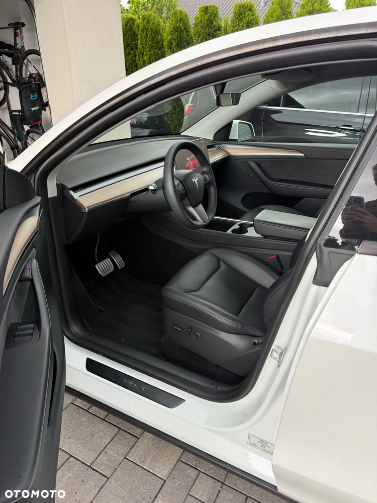 Tesla Model Y Performance AWD - 12