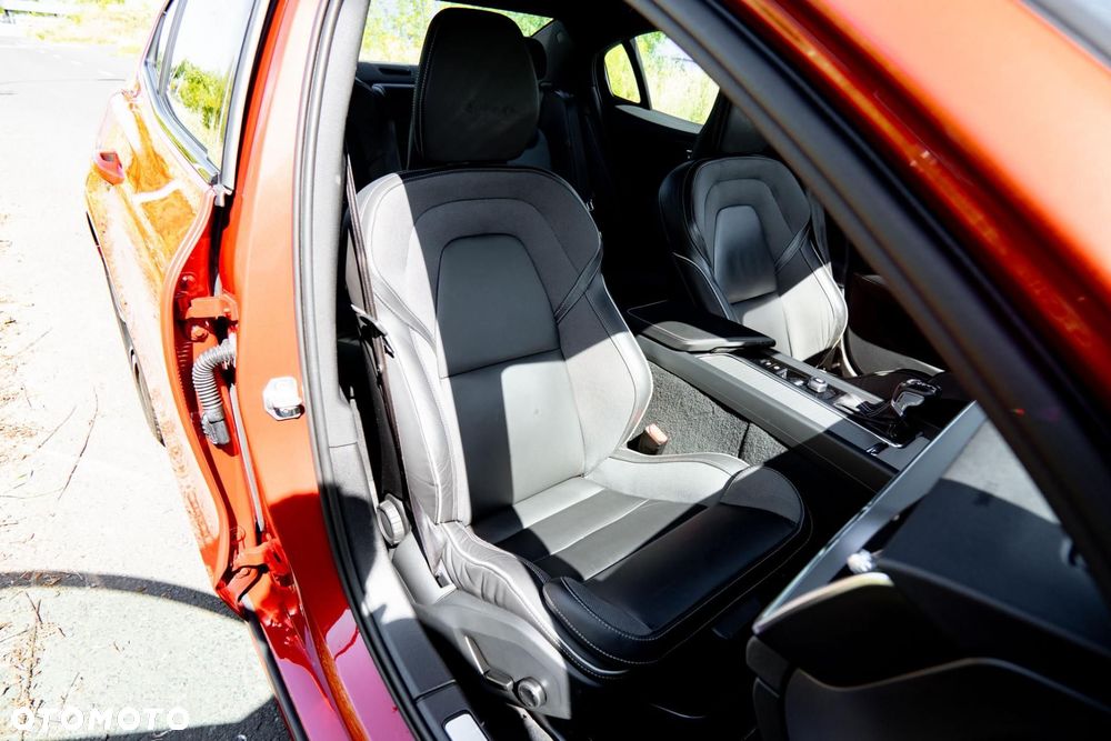 Volvo S60 T5 R-Design - 16