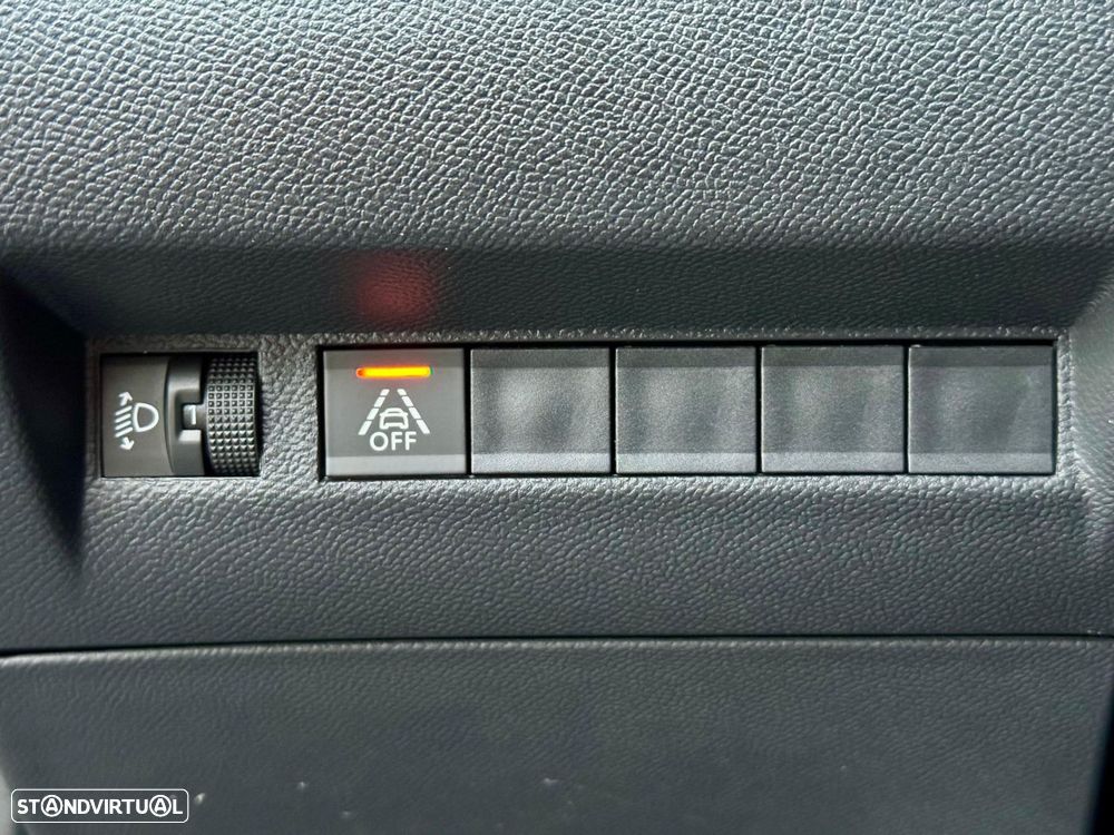 Peugeot 2008 1.2 PureTech Allure EAT8 - 47