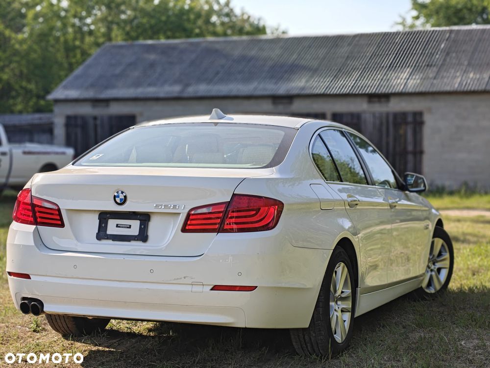 BMW Seria 5 528i Sport-Aut - 2